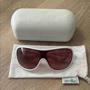 Oakley Women’s White Frame Sunglasses with Rose Lenses